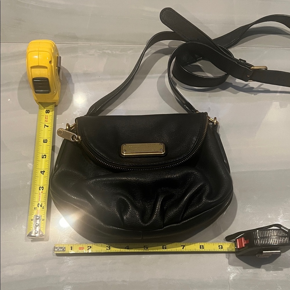 Marc Jacobs Elegant Black Leather Crossbody Bag